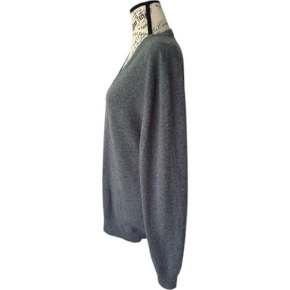 Neiman Marcus grey cashmere V-neck sweater size L - Picture 3 of 6